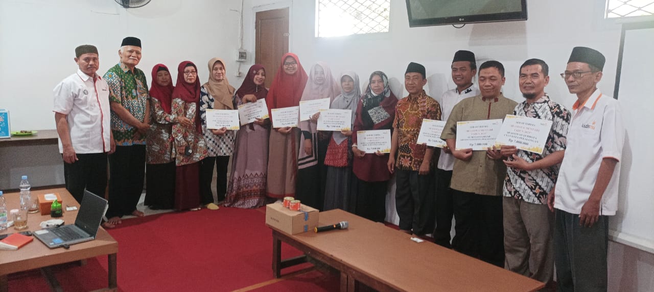 Lazismu Kota Pekalongan Salurkan Beasiswa untuk 95 Siswa