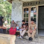 tim lazismu berbincang bersama orang tua dari anak pengidap down syndrome